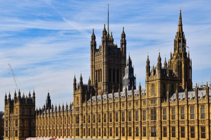 Londra'daki Westminster Sarayı ve Birleşik Krallık Parlamentosu