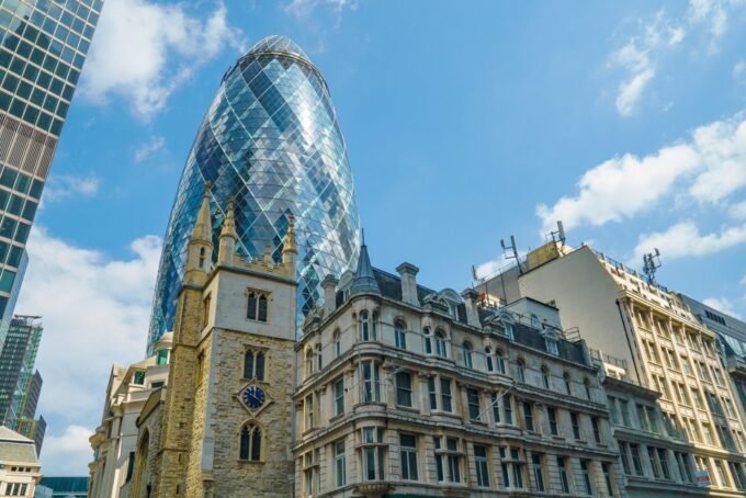 FTSE 100 Performance and What It Signals for UK Business